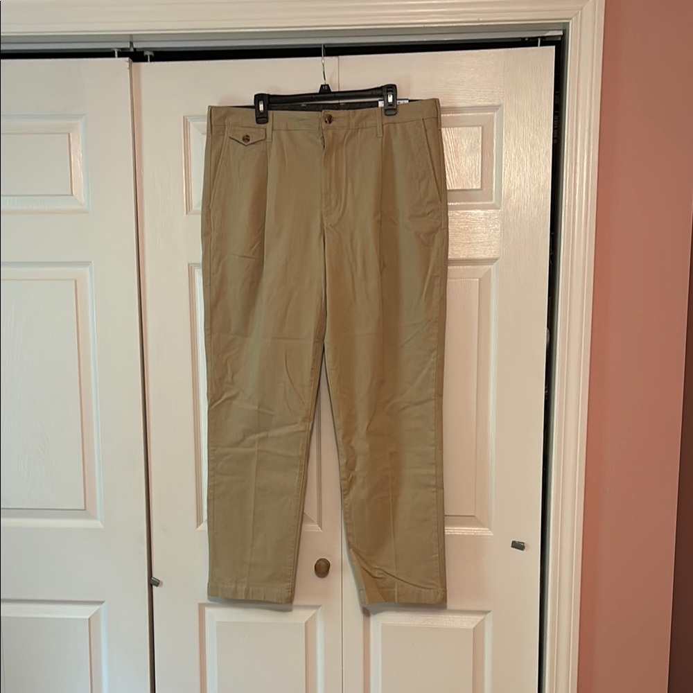 Club Room Tan Chinos Timeless Straight-Leg Design